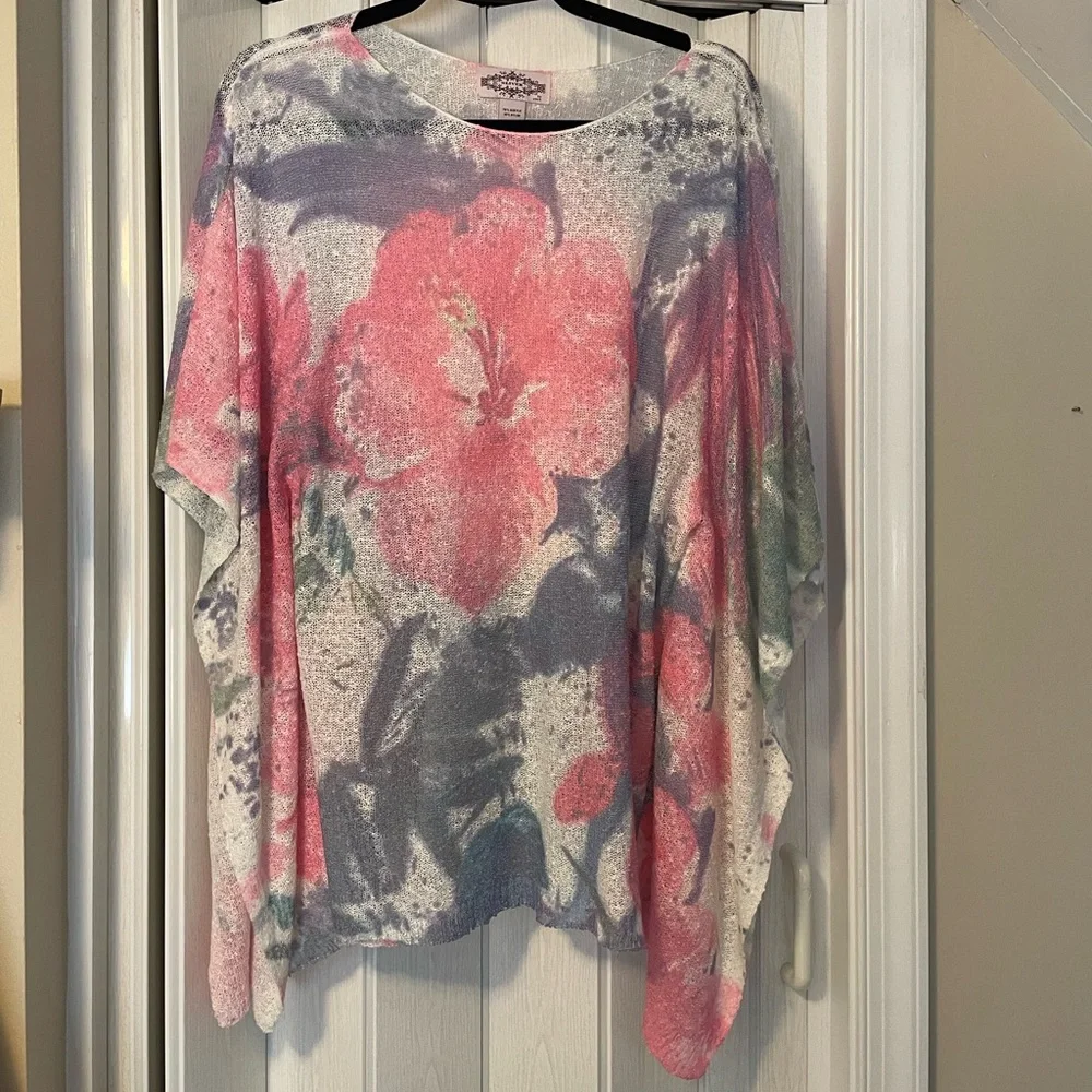 Anthropologie OLIVER Floral Knit Poncho Pullover. Like New!
